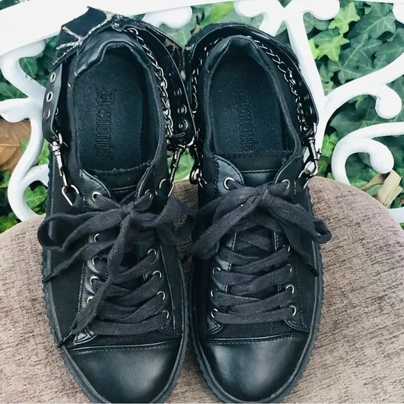 Women’s Black Platform Lace-Up Sneakers - Picture 2 of 13